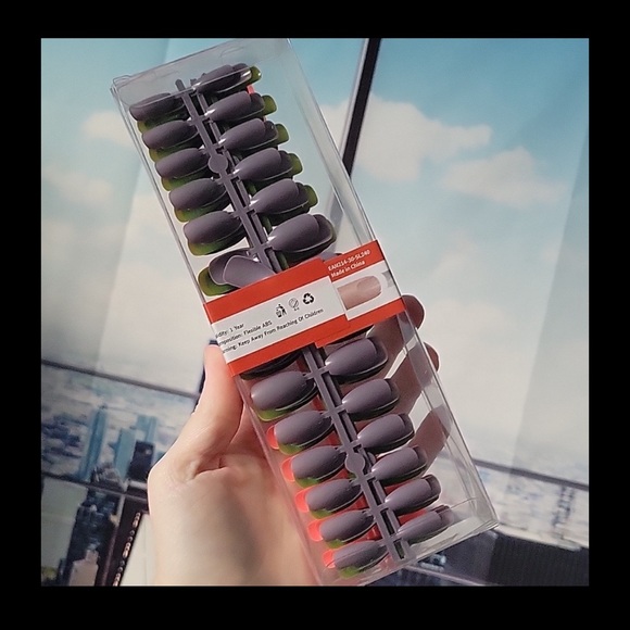 Bundle - French Pedicure Press On Toe Nails,  and 10pc Mani Pedi - Picture 15 of 16